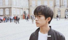 瓜姐爆料易烊千玺视频,易烊千玺神秘视频引热议，揭秘幕后故事