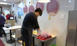 高峰食堂爆料事件视频,揭露校园食堂食品安全问题